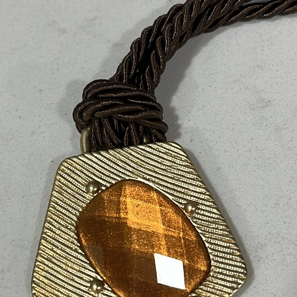 Adorable Gold Plated Statement Necklace with Beads - Picture 5 of 8